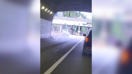 [사회]서울 남산 1호 터널 앞 SUV 2대 충돌...2명 부상 | YTN 서울 남산 1호 터널 앞 SUV 2대 충돌...2명 부상