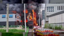 [사회]경기 파주시 광탄면 공장 큰불...1개 동 전소 | YTN 경기 파주시 광탄면 공장 큰불...1개 동 전소