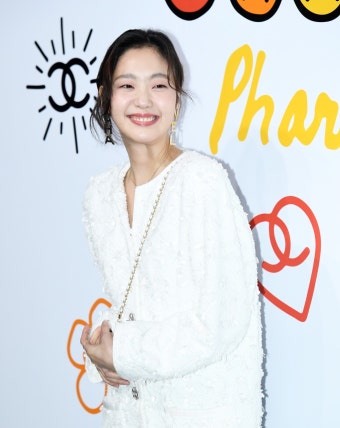 [방송]김고은, 데뷔 10주년 팬미팅 개최… 예매 오픈과 동시에 전석 매진 | YTN 김고은, 데뷔 10주년 팬미팅 개최… 예매 오픈과 동시에 전석 매진