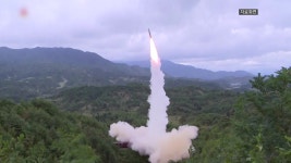 [정치]軍 北, 동해 상으로 탄도미사일 발사...美 핵항모 입항 무력 시위 | YTN 軍 北, 동해 상으로 탄도미사일 발사...美 핵항모 입항 무력 시위