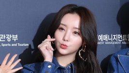 [가요]러블리즈 케이, 에이투지 엔터테인먼트 전속계약…윤상과 재회 | YTN 러블리즈 케이, 에이투지 엔터테인먼트 전속계약…윤상과 재회 