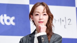 [가요]자우림 김윤아, 리허설 도중 낙상사고로 갈비뼈 골절 | YTN 자우림 김윤아, 리허설 도중 낙상사고로 갈비뼈 골절