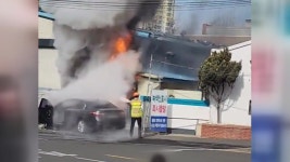 [전국]대구 주유소 옆 세차장서 승용차 돌진 화재 | YTN 대구 주유소 옆 세차장서 승용차 돌진 화재