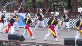 [사회]설날 곳곳 나들이객 북적...올 한해 가족 모두 건강하길 | YTN 설날 곳곳 나들이객 북적...올 한해 가족 모두 건강하길