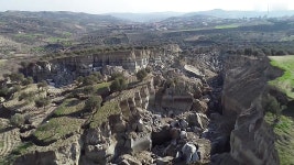 [국제]튀르키예, 강진으로 대지 470km 파열...올리브 농장엔 협곡도 생겨 | YTN 튀르키예, 강진으로 대지 470km 파열...올리브 농장엔 협곡도... 