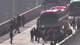 [전국]천안논산고속도로 정우터널 인근 버스·화물차 등 9대 추돌...23명 부상 | YTN 천안논산고속도로 정우터널 인근 버스·화물차 등 9대... 