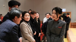 [정치]김 여사, 서울맹학교 방문...여러분의 새롬이 되겠다 | YTN 김 여사, 서울맹학교 방문...여러분의 새롬이 되겠다