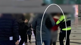 [사회]용인 죽전역 흉기 난동 사건 조사...휴대전화 소리 항의하자 난동 | YTN 용인 죽전역 흉기 난동 사건 조사...휴대전화 소리 항의하자 난동