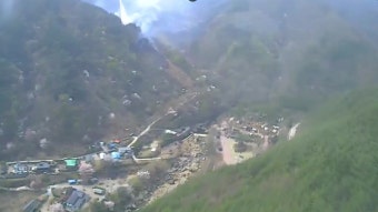 산청 산불 확산, 지리산국립공원 내부로 번져 진화작업 진행 중