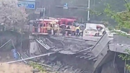 [사회]경기 성남시 정자교 일부 붕괴...2명 사상 | YTN 경기 성남시 정자교 일부 붕괴...2명 사상