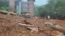 충남 논산 양지추모원에서 산사태로 4명 매몰...2명 사망 | YTN 충남 논산 양지추모원에서 산사태로 4명 매몰...2명 사망