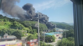 [사회]경기 남양주 플라스틱 재활용 공장에서 불...진화 중 | YTN 경기 남양주 플라스틱 재활용 공장에서 불...진화 중
