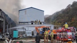 [전국]강원도 삼척 양계장 불...닭 28만 마리 떼죽음 | YTN 강원도 삼척 양계장 불...닭 28만 마리 떼죽음