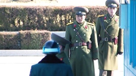 [정치][뉴스Q] 北 군사 위성 발사 이후 남북 긴장 고조...北, JSA서도 다시 권총 휴대 | YTN [뉴스Q] 北 군사 위성 발사 이후 남북 긴장 고조...北... 