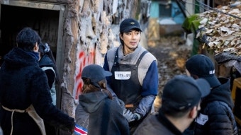[Y이슈]노희경 작가·조인성·한지민 등 작년 이어 연탄 지원 봉사 | YTN 노희경 작가·조인성·한지민 등 작년 이어 연탄 지원 봉사