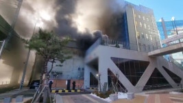 [사회]서울 성수동 자동차 공업소 화재...30명 대피 | YTN 서울 성수동 자동차 공업소 화재...30명 대피