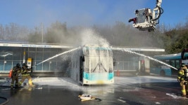 [사회]수원 차고지 전기버스에서 불...3시간 만에 큰 불길 잡아 | YTN 수원 차고지 전기버스에서 불...3시간 만에 큰 불길 잡아