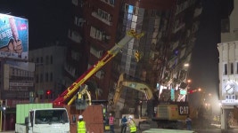 [국제]50여 차례 여진..국립공원 일대 수십 명 고립 | YTN 50여 차례 여진..국립공원 일대 수십 명 고립