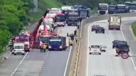 [전국]충남 보령 서해안고속도로에서 LPG 운송 차량 전도 | YTN 충남 보령 서해안고속도로에서 LPG 운송 차량 전도