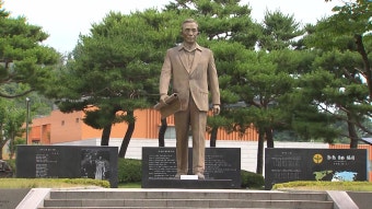 [전국]경북도청 앞에도...10m 높이 박정희 동상 건립 논란 | YTN 경북도청 앞에도...10m 높이 박정희 동상 건립 논란