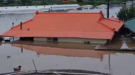 [전국]물 폭탄에 쑥대밭 된 마을...대형 교량도 주저앉아 | YTN 물 폭탄에 쑥대밭 된 마을...대형 교량도 주저앉아