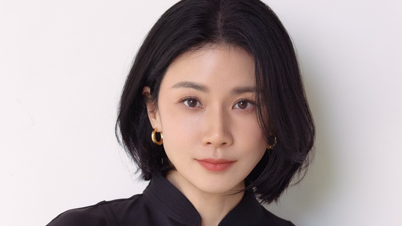 메리 킬즈 피플 제작발표회, 배우 윤가이의 화보 속 포즈가 화제!
