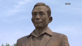 [전국]대구 이어 경북도 박정희 동상 건립...야권 반발 | YTN 대구 이어 경북도 박정희 동상 건립...야권 반발