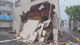 [국제]일본 태풍 '산산' 피해 속출...4명 사망·90여 명 부상 | YTN 일본 태풍 '산산' 피해 속출...4명 사망·90여 명 부상