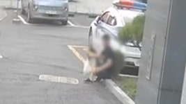 [사회]숨이 안 쉬어져요...경찰, 파출소 앞 쓰러진 50대 구조 | YTN 숨이 안 쉬어져요...경찰, 파출소 앞 쓰러진 50대 구조