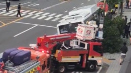 [사회]출근길 시내버스 정류장 인근 인도 돌진...경찰 조사 | YTN 출근길 시내버스 정류장 인근 인도 돌진...경찰 조사