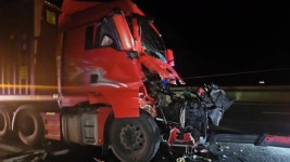 [전국]경부고속도로 옥천휴게소 인근에서 트레일러가 화물차 추돌 | YTN 경부고속도로 옥천휴게소 인근에서 트레일러가 화물차 추돌