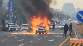 [사회]분당 대왕판교로서 BMW 차량 화재...운전자 즉시 대피 | YTN 분당 대왕판교로서 BMW 차량 화재...운전자 즉시 대피