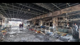 [전국]격포항수산시장 화재 11개 점포 불 타...수족관 배선 전기적 요인 | YTN 격포항수산시장 화재 11개 점포 불 타...수족관 배선 전기적 요인