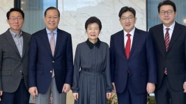 [정치]여 지도부, 박근혜 예방...박 "소신 내세운 개인행동 도움 안 돼" | YTN 여 지도부, 박근혜 예방...박 "소신 내세운 개인행동 도움 안 돼"