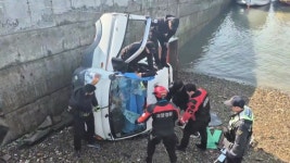 [전국]보령 효자도 선착장 화물차 추락...운전자 1명 구조 | YTN 보령 효자도 선착장 화물차 추락...운전자 1명 구조