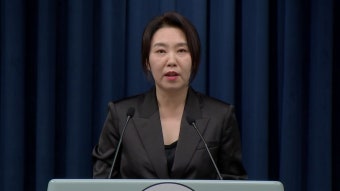 [정치][현장영상+] 이 대통령, 스가 전 日 총리 접견...