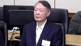 [사회]’징역 5년’ 윤석열 항소는 언제?...윤 측, 오늘 회견 | YTN ’징역 5년’ 윤석열 항소는 언제?...윤 측, 오늘 회견
