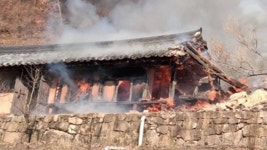 [전국]경북 영주 유형문화재 금양정사 화재...건물 1채 전소 | YTN 경북 영주 유형문화재 금양정사 화재...건물 1채 전소