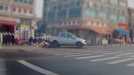 [전국]충남 서천 후진하던 SUV 약국으로 돌진...2명 사상 | YTN 충남 서천 후진하던 SUV 약국으로 돌진...2명 사상