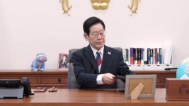 [정치]이 대통령, 방미통위 위원 4명 임명·위촉...7명 중 6명 완료 | YTN 이 대통령, 방미통위 위원 4명 임명·위촉...7명 중 6명 완료