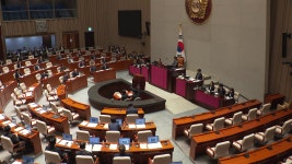 [정치]전쟁 추경 두고 충돌...속도전 vs 예산 칼질 | YTN 전쟁 추경 두고 충돌...속도전 vs 예산 칼질