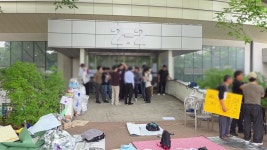 [사회]잠실개표소 봉쇄시위 엿새째...체육단체 경기장 진입 또 불발 | YTN 잠실개표소 봉쇄시위 엿새째...체육단체 경기장 진입 또 불발