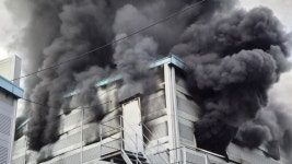 [전국]광주 평동산단 공장 화재...소방대응 1단계 진화 중 | YTN 광주 평동산단 공장 화재...소방대응 1단계 진화 중