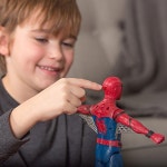 Spider-Man Homecoming Eye FX Electronic Spider-Man, 12-inch :: 유니박스