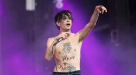 The 1975s Matty Healy Apologizes For Saying Misogyny Doesnt... The 1975s Matty Healy Apologizes For Saying “Misogyny... 