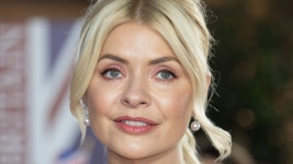 Holly Willoughby looks unreal in £25 M&S leather mini skirt - shop it | HELLO! Holly Willoughby looks unreal in £25 M&S leather... 