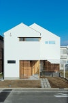 三角屋根の家 by ELD INTERIOR PRODUCTS | homify