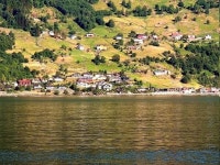 摄制：朱万森 （ ZWS ）  文化传播网  在弗洛姆小镇的码头上， 我们等着下一班的游船。 -  ppt download