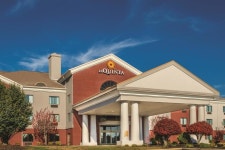     La Quinta Inn & Suites Loudon in Loudon | Hotel Rates & Reviews in Orbitz