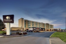 DoubleTree by Hilton Mt. Vernon, Castleton: $131 Room Prices & Reviews | Travelocity